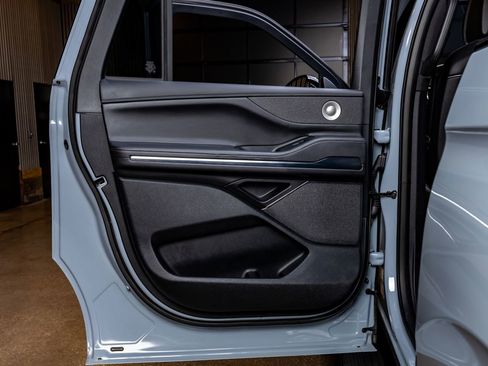 Used 2025 Lincoln Navigator L Reserve w/ Jet Appearance Package image 36