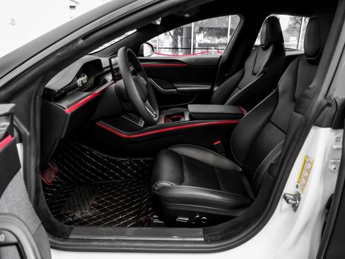 Used 2021 Tesla Model S Plaid image 4