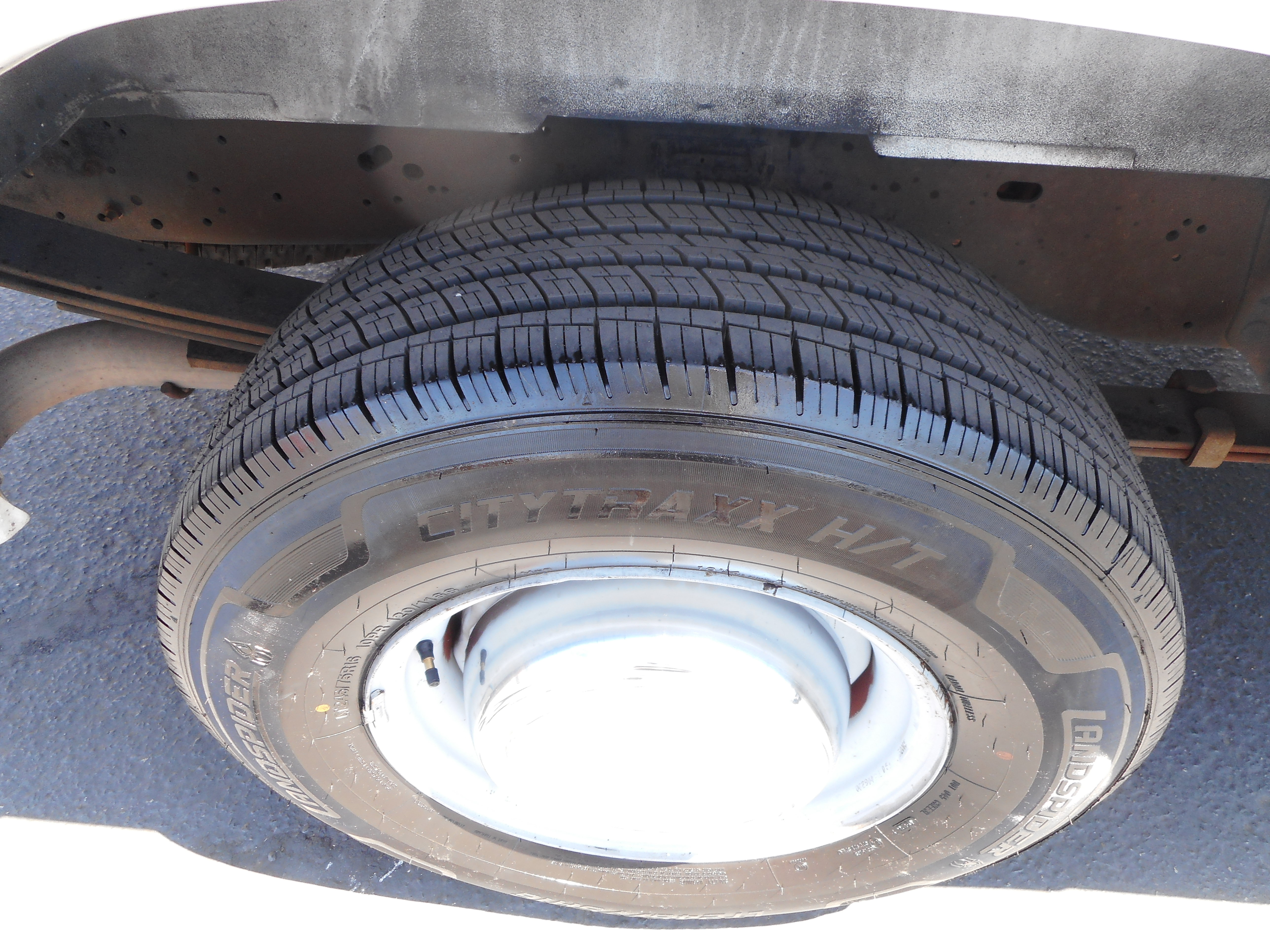Used 2004 Ford E-350 and Econoline 350 Super Duty RWD image 11