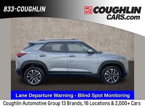 Used 2025 Chevrolet TrailBlazer LT w/ Driver Confidence Package image 1