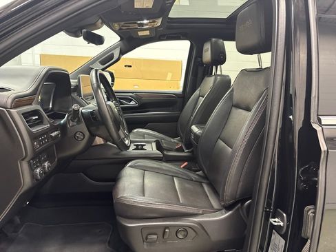 Used 2023 Chevrolet Suburban High Country AWD/4WD image 16