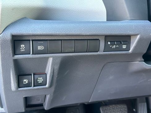 Used 2024 Toyota Sienna XLE FWD image 20