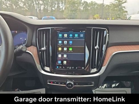 Used 2025 Volvo V60 B5 Cross Country Plus image 28