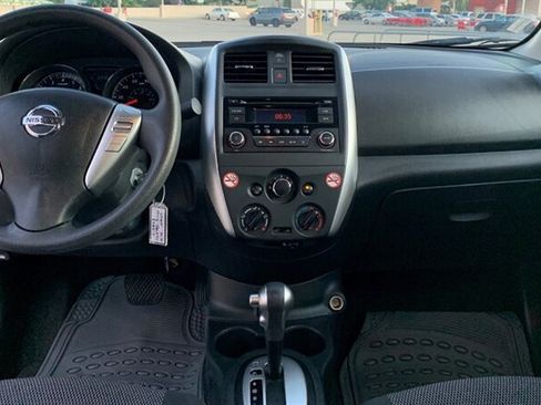Used 2018 Nissan Versa SV FWD image 9