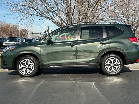 Used 2024 Subaru Forester Premium image 5