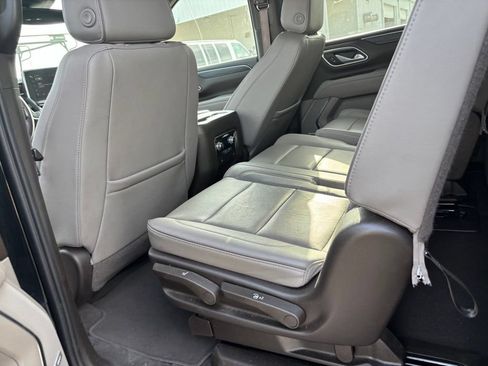 Used 2024 GMC Yukon XL SLT AWD/4WD image 11