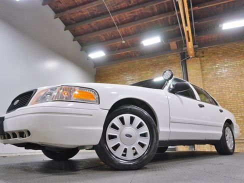 Used 2009 Ford Crown Victoria Police Interceptor RWD image 3