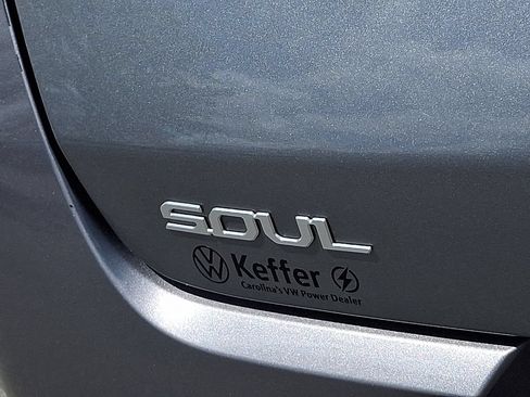 Used 2025 Kia Soul LX w/ LX Technology Package FWD image 30