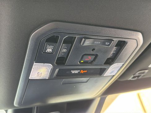 Used 2025 Toyota Tundra Limited AWD/4WD image 39