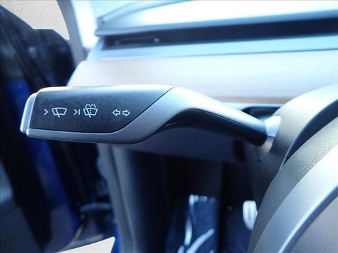 Used 2023 Tesla Model Y Performance image 17