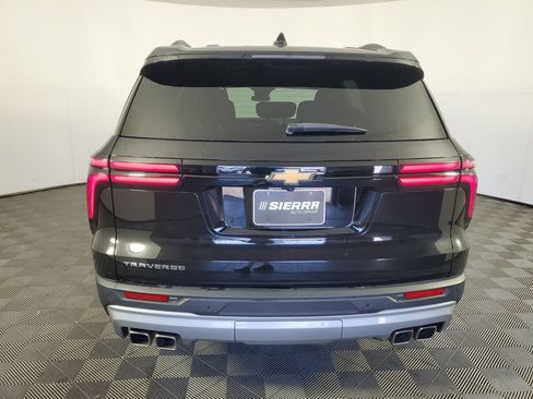 Used 2025 Chevrolet Traverse LT FWD image 5