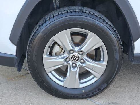 Used 2025 Toyota RAV4 XLE FWD image 13