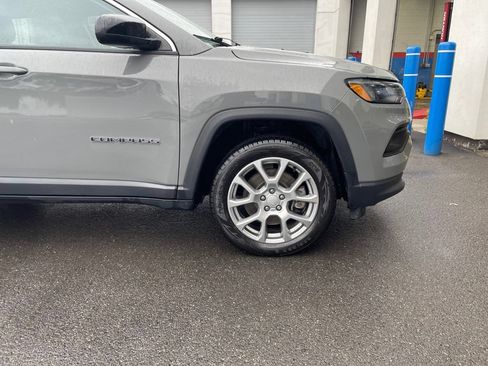 Used 2023 Jeep Compass Latitude AWD/4WD image 10