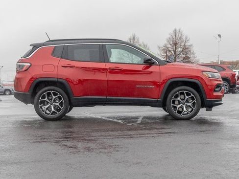 Used 2025 Jeep Compass Limited AWD/4WD image 5