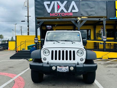 Used 2018 Jeep Wrangler Sport AWD/4WD image 2