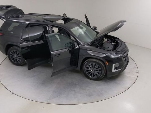 Used 2023 Chevrolet Traverse RS image 50