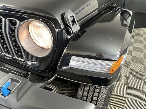 Used 2024 Jeep Wrangler Unlimited w/ Convenience Group image 34