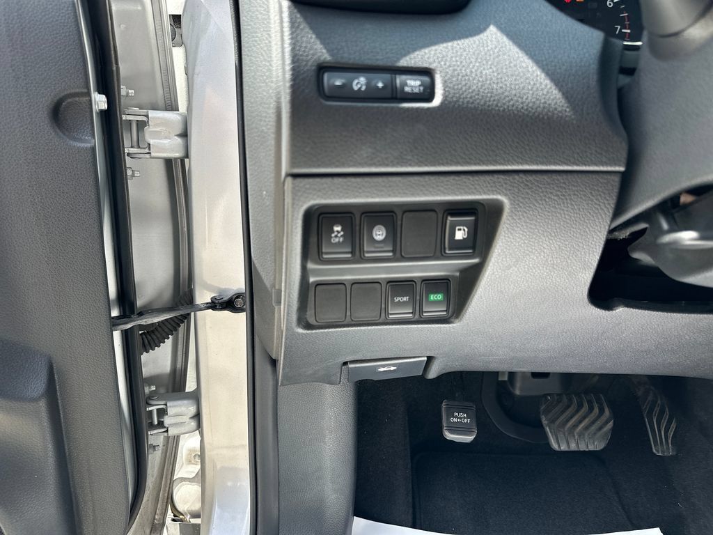 Used 2020 Nissan Rogue S FWD image 24