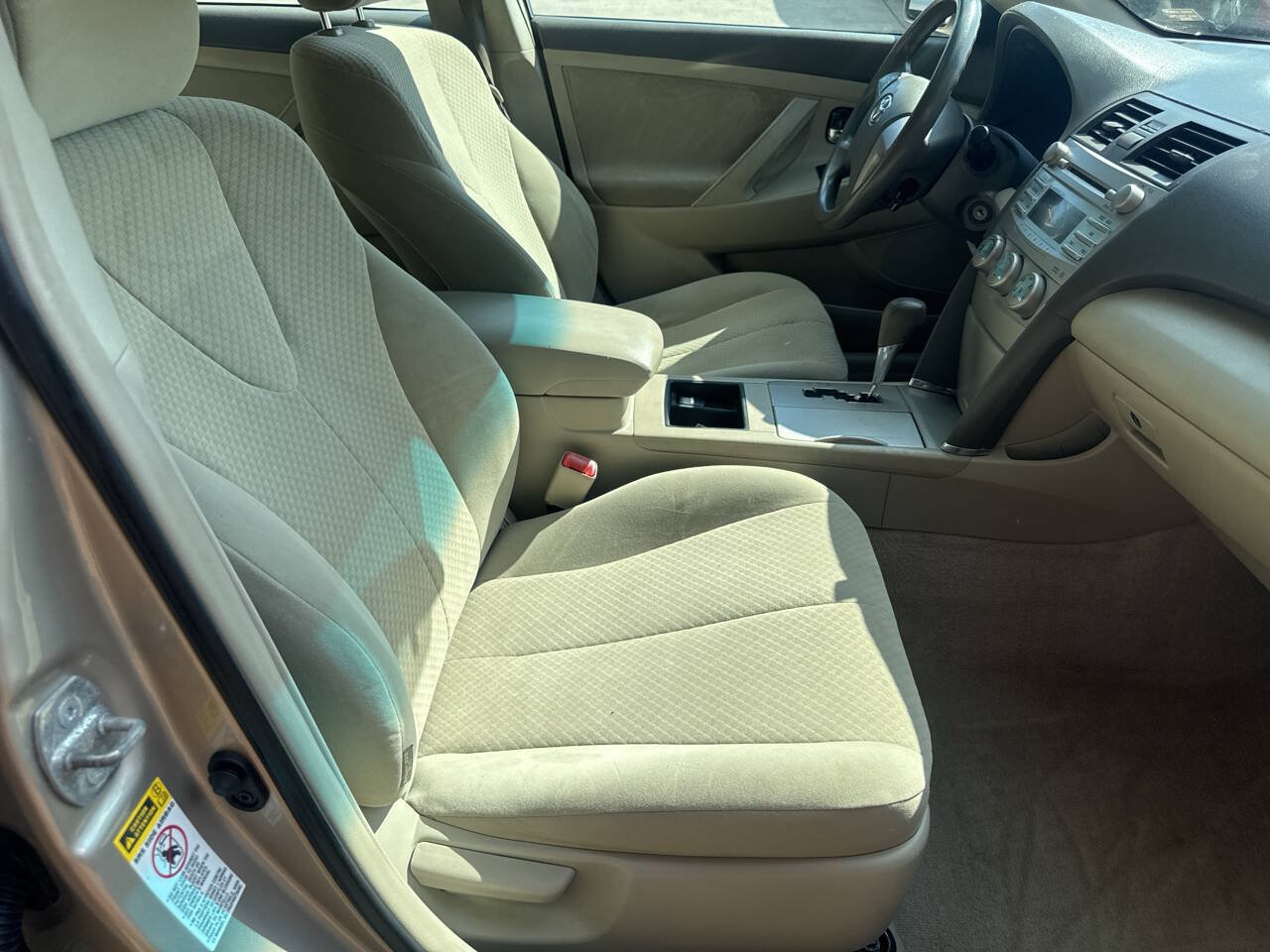 Used 2009 Toyota Camry LE FWD image 16