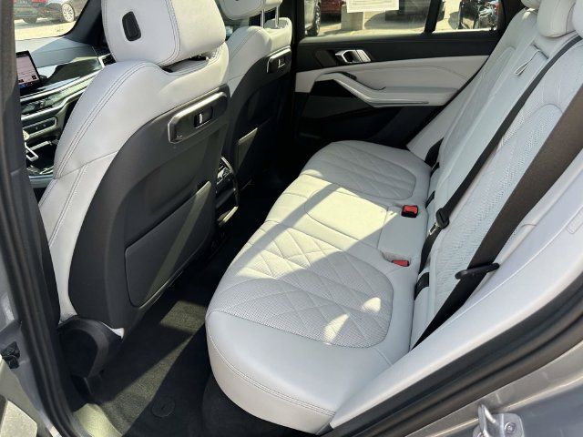 Certified 2025 BMW X5 xDrive40i w/ M Sport Package AWD/4WD image 18