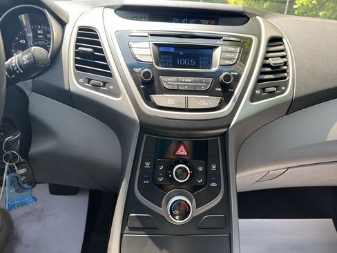 Used 2014 Hyundai Elantra SE FWD image 16