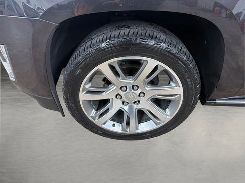 Used 2015 Cadillac Escalade Premium image 15