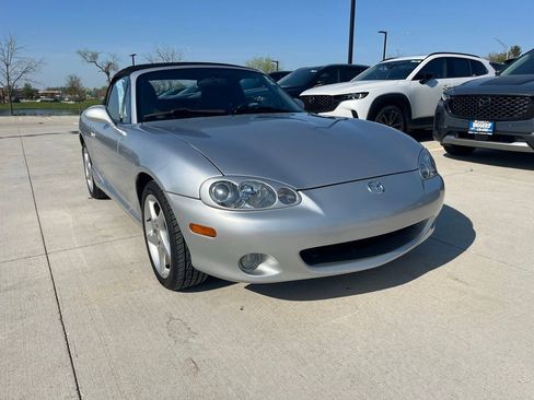 Used 2003 MAZDA MX-5 Miata image 2
