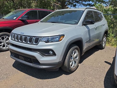 Certified 2025 Jeep Compass Latitude AWD/4WD image 1