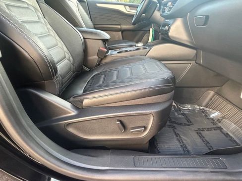 Certified 2024 Ford Escape SE w/ PHEV Premium Package image 28