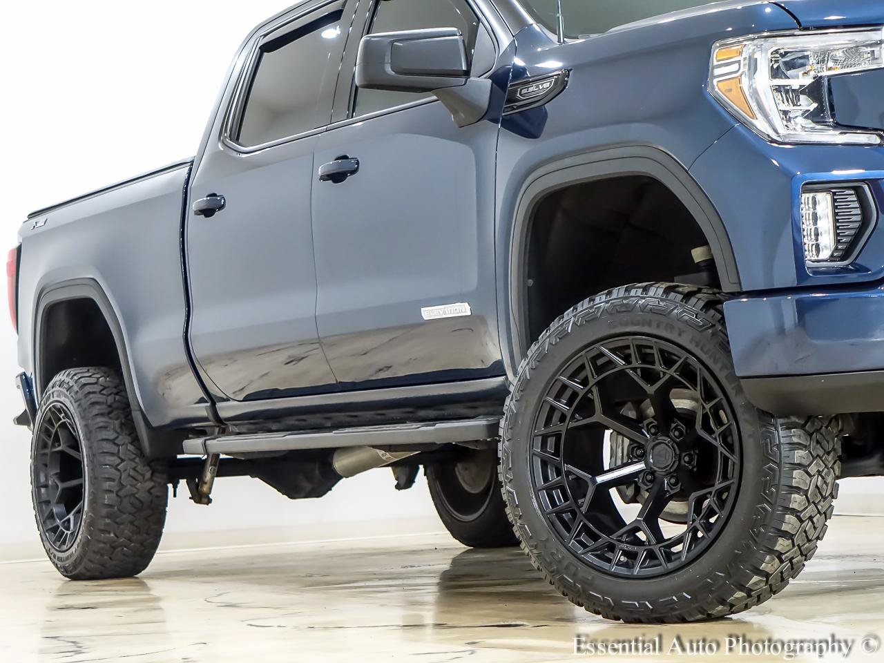 Used 2022 GMC Sierra 1500 Elevation w/ X31 Off-Road Package AWD/4WD image 4
