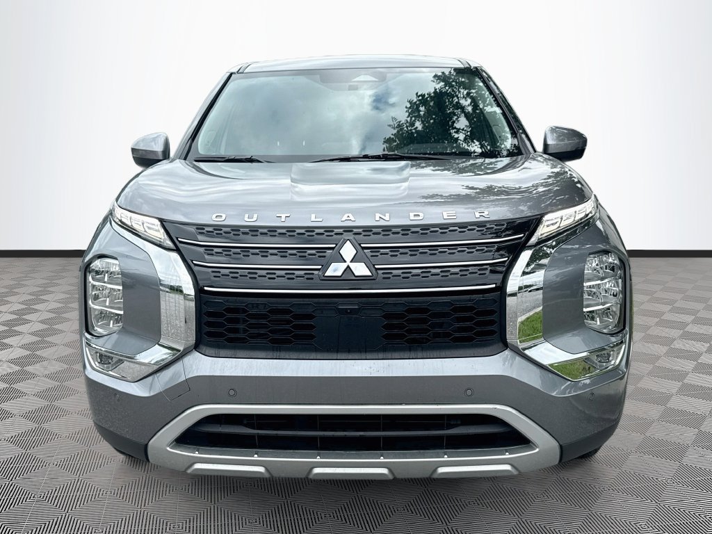 Used 2023 Mitsubishi Outlander SE FWD image 2