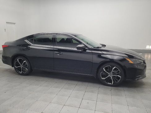 Used 2024 Nissan Altima 2.5 SR image 11