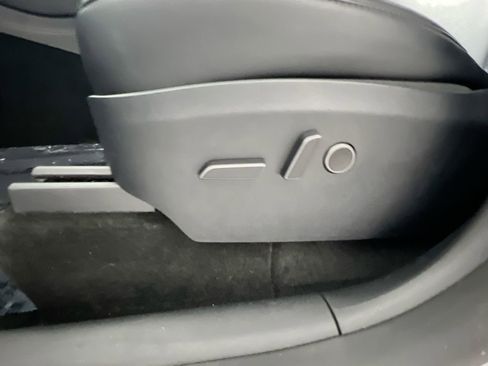 Used 2023 Tesla Model Y Performance image 15