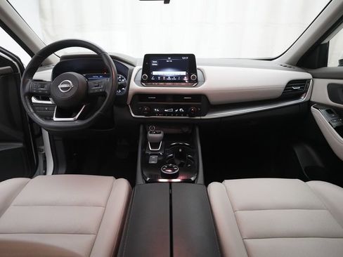 Used 2023 Nissan Rogue SV w/ SV Premium B Package image 5