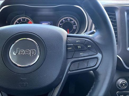 Used 2019 Jeep Cherokee Trailhawk w/ Comfort/Convenience Group AWD/4WD image 19