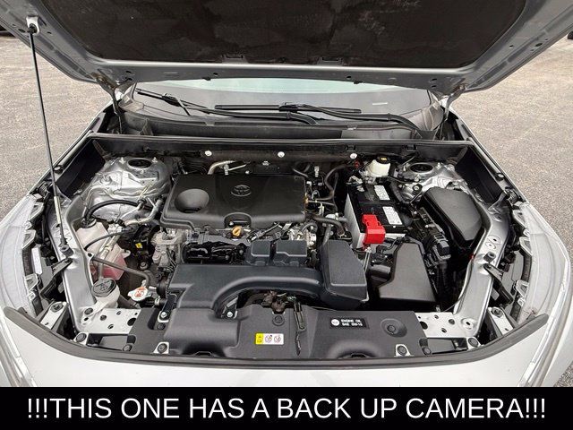 Used 2022 Toyota RAV4 XLE FWD image 13