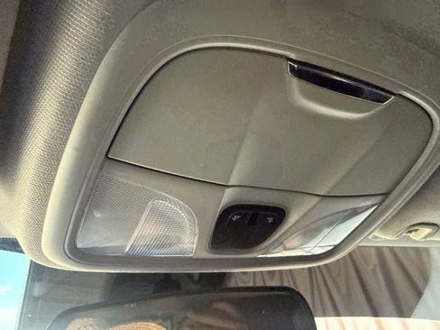 Used 2019 Jeep Cherokee Latitude Plus FWD image 27