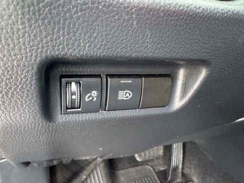 Used 2021 Toyota RAV4 LE AWD/4WD image 21