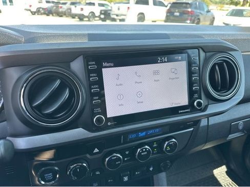 Used 2022 Toyota Tacoma TRD Off-Road w/ Technology Package AWD/4WD image 9