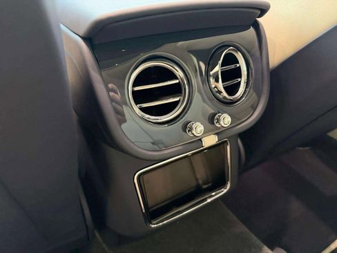 New 2025 Bentley Bentayga V8 image 20