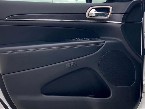 Used 2017 Jeep Grand Cherokee Limited w/ Luxury Group II image 19