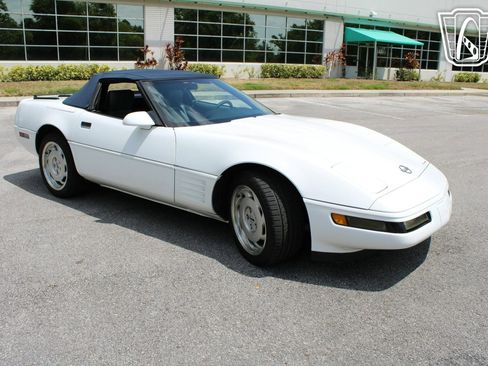 Used 1991 Chevrolet Corvette Convertible image 32