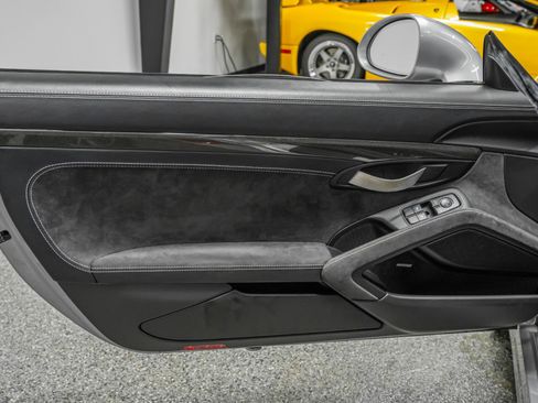 Used 2016 Porsche Boxster Spyder image 33