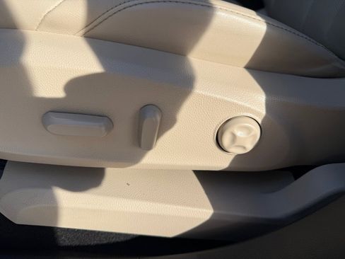 Used 2020 Buick Envision Essence FWD image 18