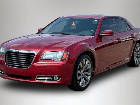 Used 2014 Chrysler 300 S RWD image 2