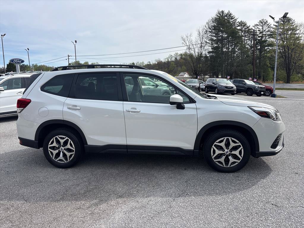 Used 2024 Subaru Forester Premium AWD/4WD image 3