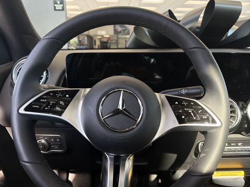 Used 2026 Mercedes-Benz GLB 250 4MATIC image 12