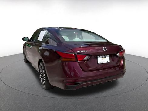 Used 2025 Nissan Altima 2.5 SV FWD image 11