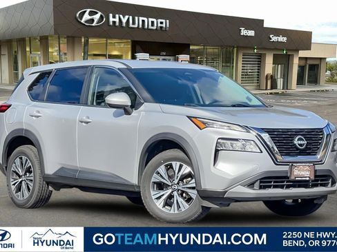 Used 2023 Nissan Rogue SV image 1