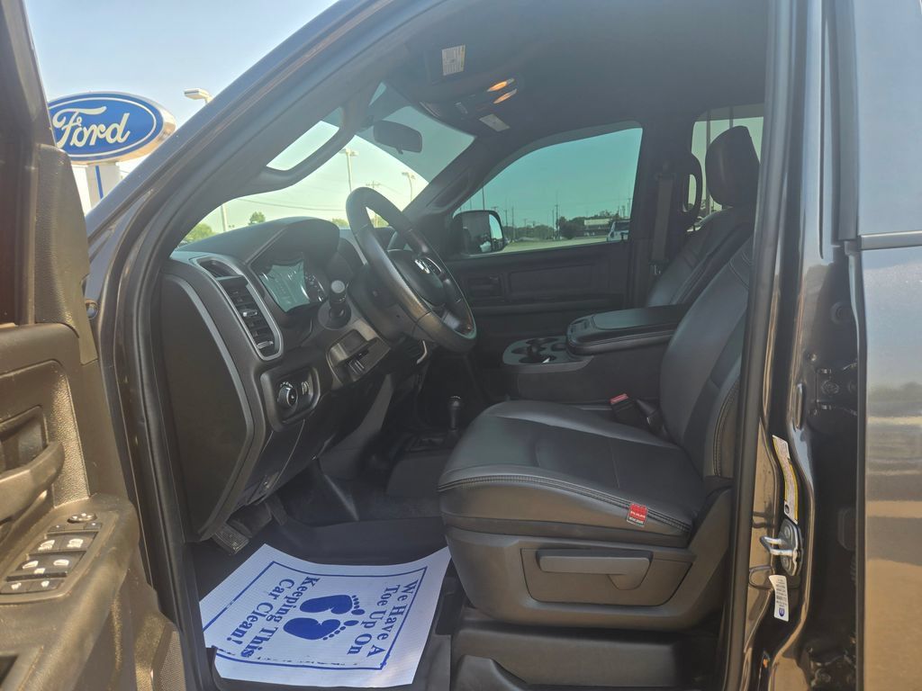 Used 2022 RAM 3500 Tradesman w/ Chrome Appearance Group AWD/4WD image 7